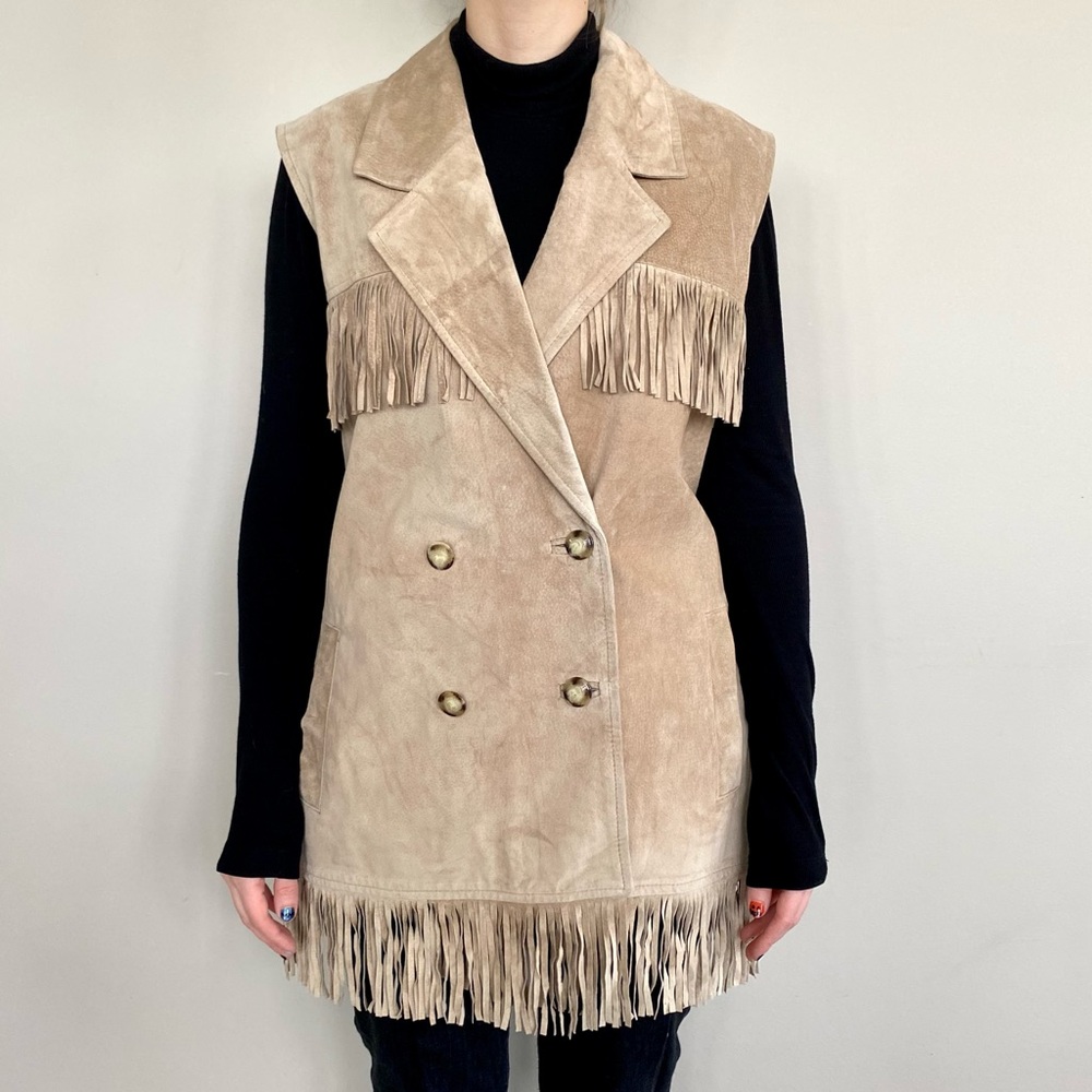 Vintage Danier suede fridge double-breasted western vest. 🤎